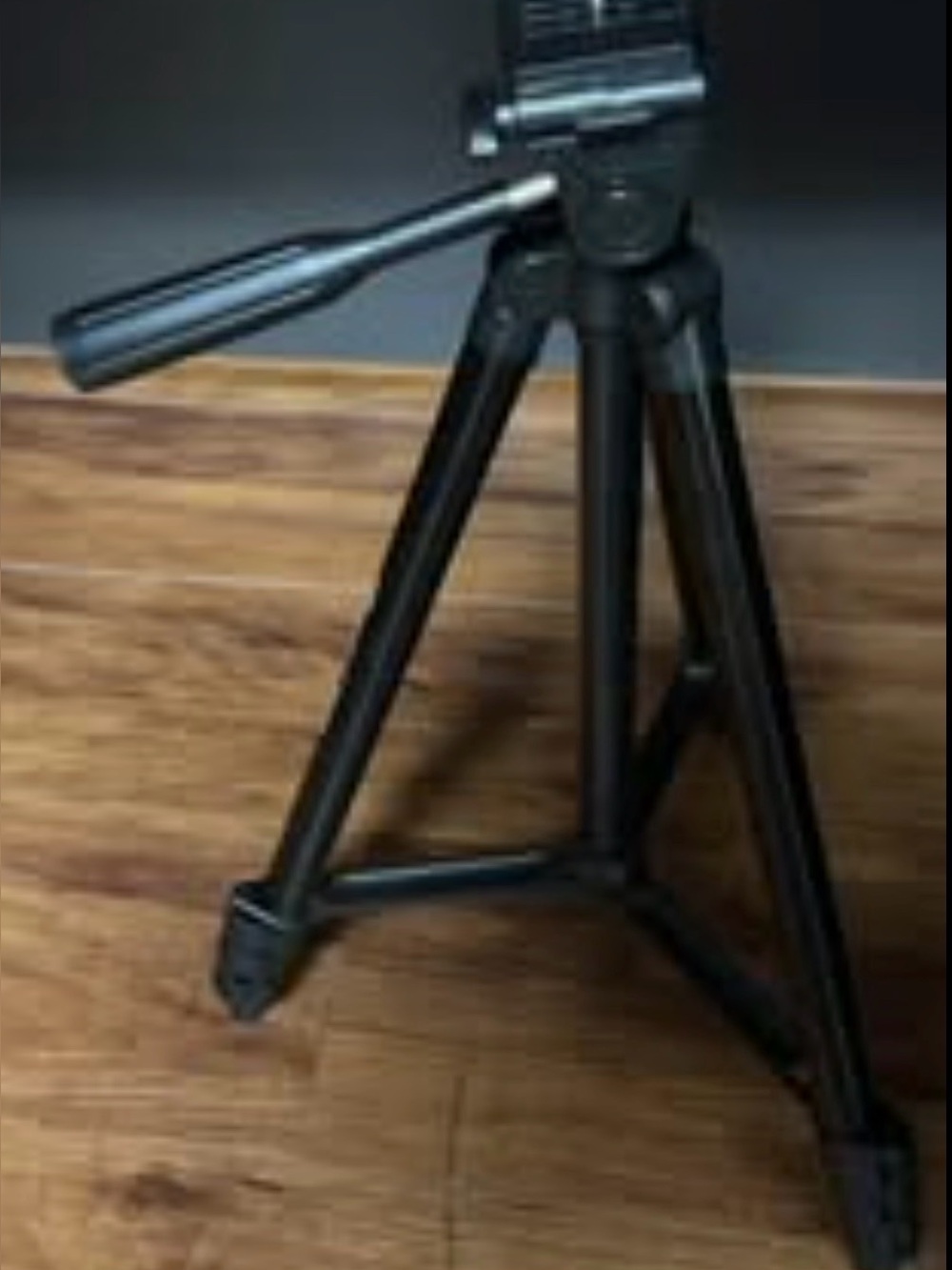 UBeesize TR50 50” Extendable Camera & Phone Tripod Stand